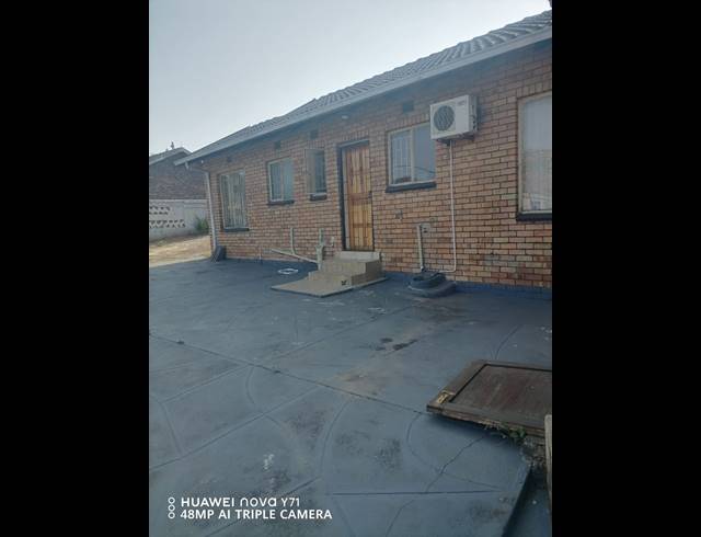3 BEDROOM FREEHOLD FOR SALE IN ELIM